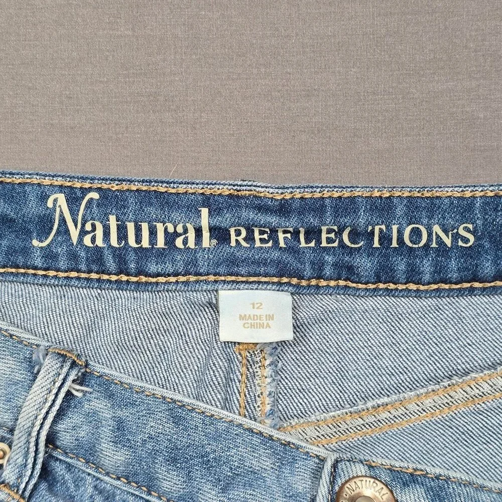 Natural Reflections Size 12 Denim Cutoff Frayed Relaxed Fit Blue Jean Shorts - Picture 2 of 5